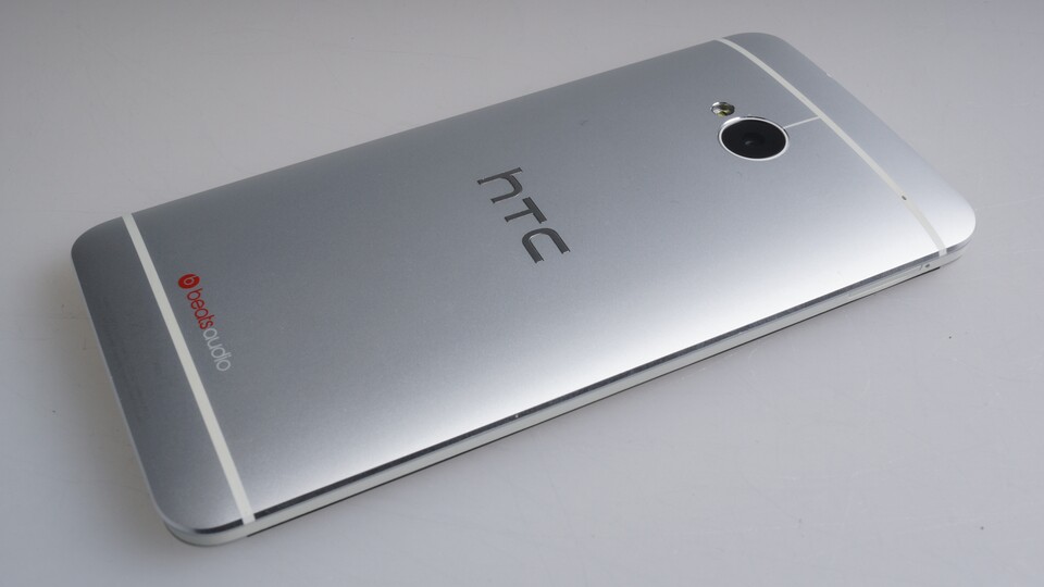 Die Rückseite des HTC One besteht aus einem Stück Aluminium.