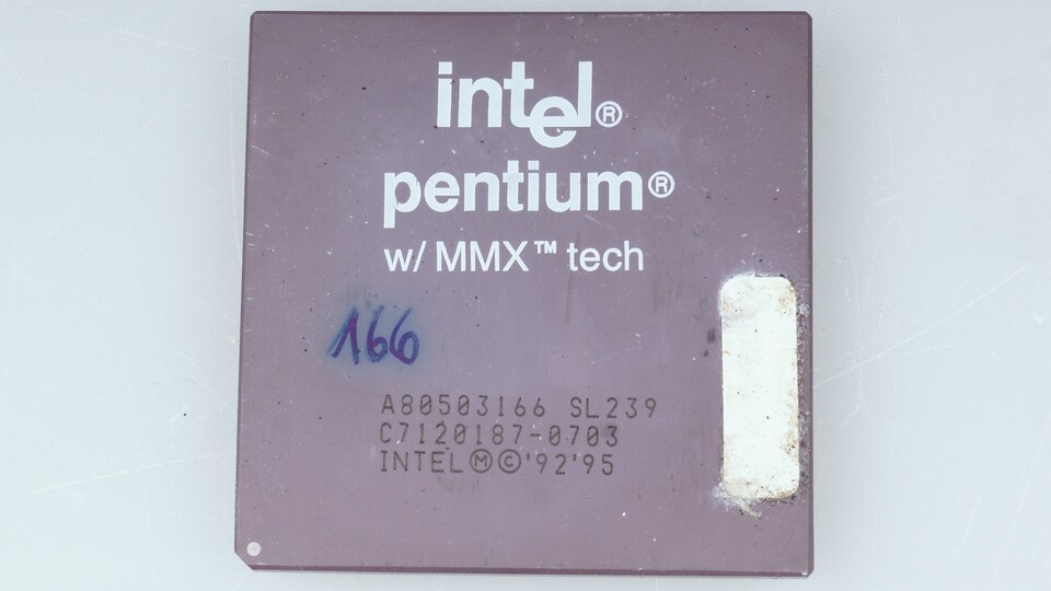 Wie es der Architekturname schon vermuten lässt fallen die Unterschiede zum Pentium minimal aus.