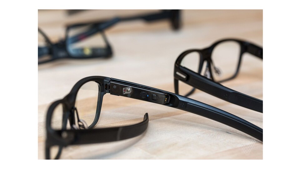 Intels Vaunt gleicht optisch einer ganz normalen Brille. (Bildquelle: The Verge)