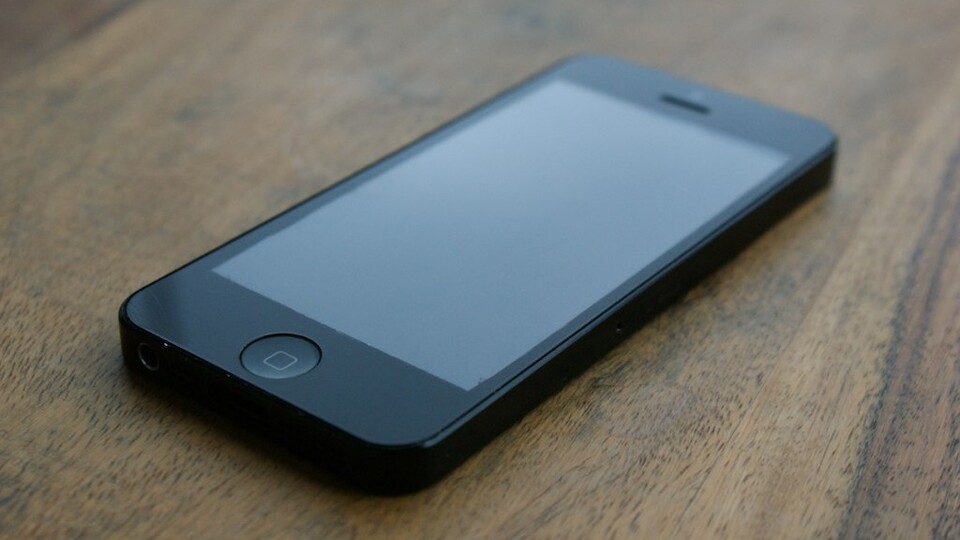 Das Display des iPhone 5 bringt ein neues Bildformat sowie eine andere Auflösung, zudem soll der Touchscreen deutlich dünner sein als bisher (Bild von chrisbrownie91 auf flickr.com).
