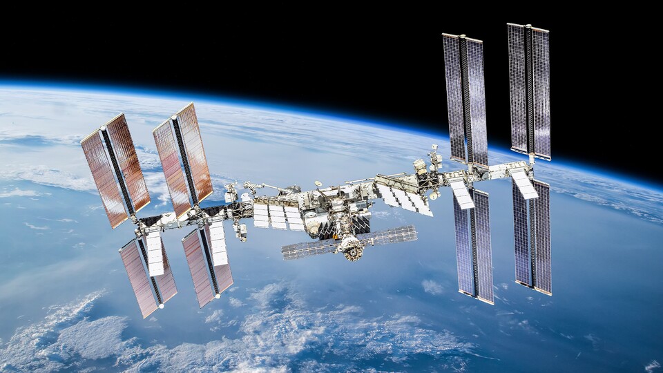 Sieht ganz schön groß aus, die ISS, oder? (Bild: dimazel - adobe.stock.com)