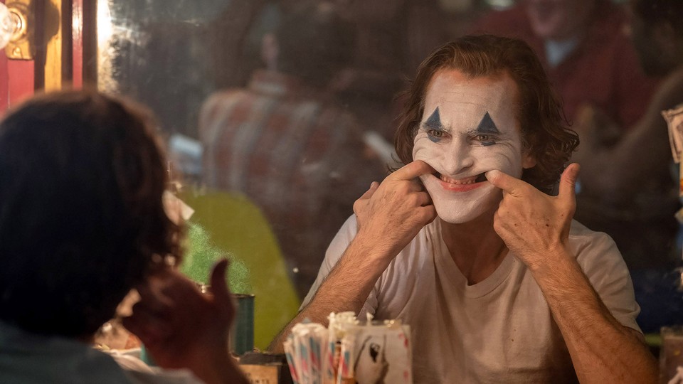 Der berüchtigte Joker ist für seine Clown-Aufmachung und sein markantes Lachen bekannt.