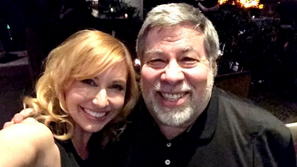 Steve Wozniak (hier mit Kari Byron) wollte eigentlich »auf ewig« bei HP arbeiten. (Bildquelle: Twitter)
