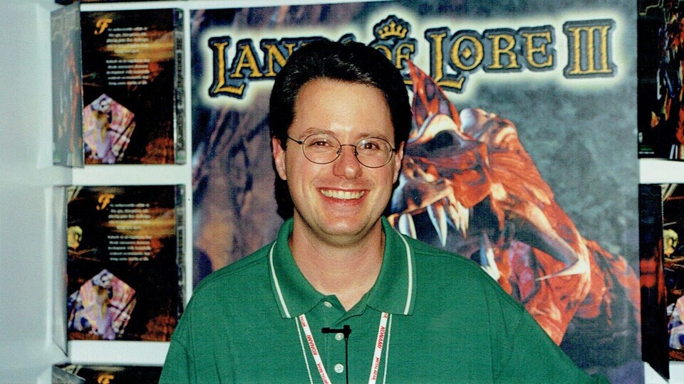 Der Westwood-Mitgründer Louis Castle bewirbt 1997 sein Rollenspiel Lands of Lore 3.