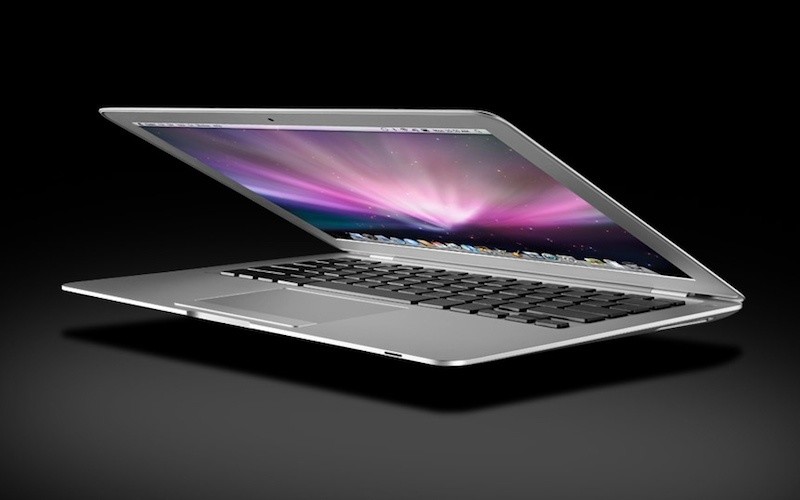 Das MacBook Air (2008) ist an seiner dicksten Stelle nur 17 Millimetern hoch, und damit das dünnste Notebook der Welt. Diesen Erfolg erkaufen die Apple-Ingenieure aber durch weniger Leistung und einen Verzicht auf ein optisches Laufwerk.