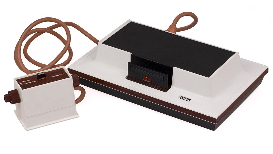 Die 1972 veröffentlichte Magnavox Odyssey ist die erste Videospielkonsole, die jemals auf den Markt gebracht wurde. An ihr orientierte sich auch Atari mit seinem Klassiker Pong.
