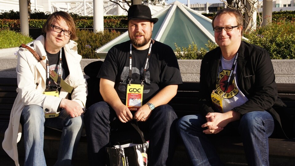 Michael Trier (links), Markus Persson (Mitte) und Markus Schwerdtel (rechts) trafen sich auf der GDC 2011 zum Gespräch.