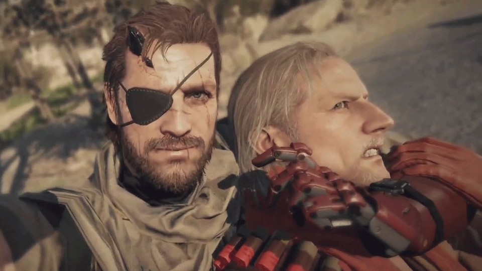 In Metal Gear Solid 5: The Phantom Pain wird Snake von Kiefer Sutherland gesprochen, anstatt von David Hayter.