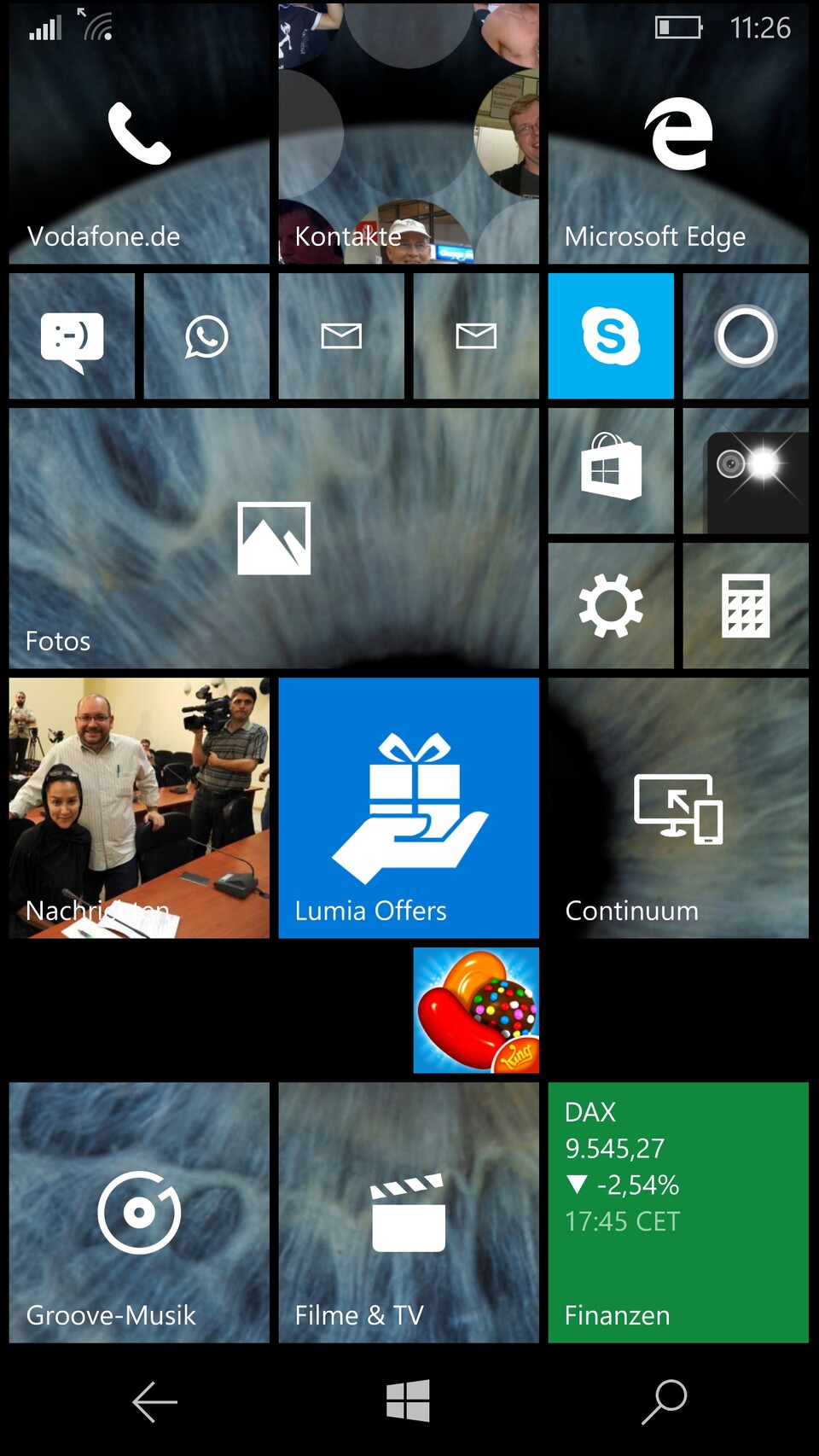 Auf den ersten, flüchtigen, Blick gibt es kaum Unterschiede zwischen Windows Mobile 8.1 und Windows 10 Mobile.