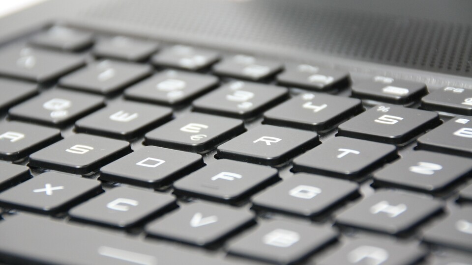 Die gute Steelseries-Tastatur kann in verschiedenen Farben und Zonen individuell beleuchtet werden.