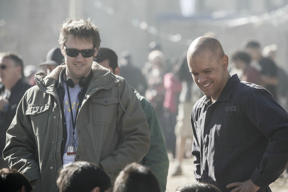 Neill Blomkamp mit seinem Elysium-Hauptdarsteller Matt Damon am Set in Mexiko