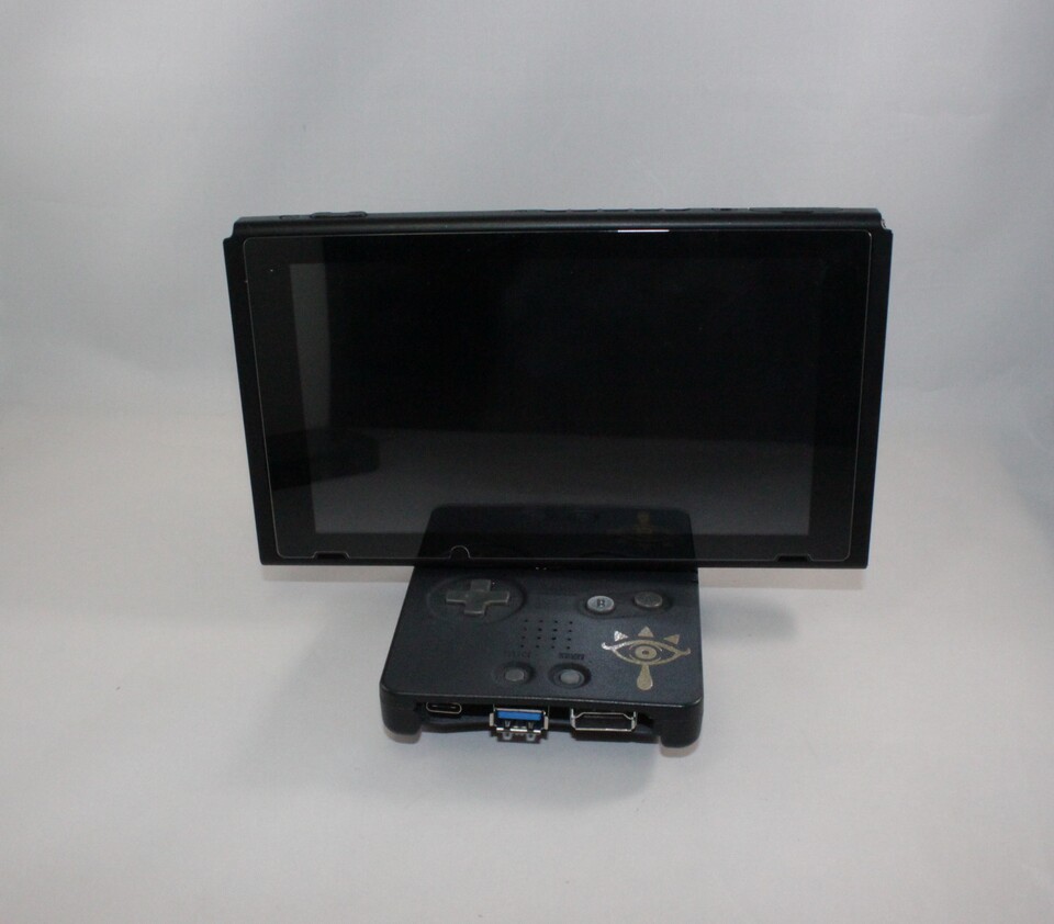 Dieses selbstgebaute Nintendo-Switch-Dock basiert auf einem Gameboy SP Advance.