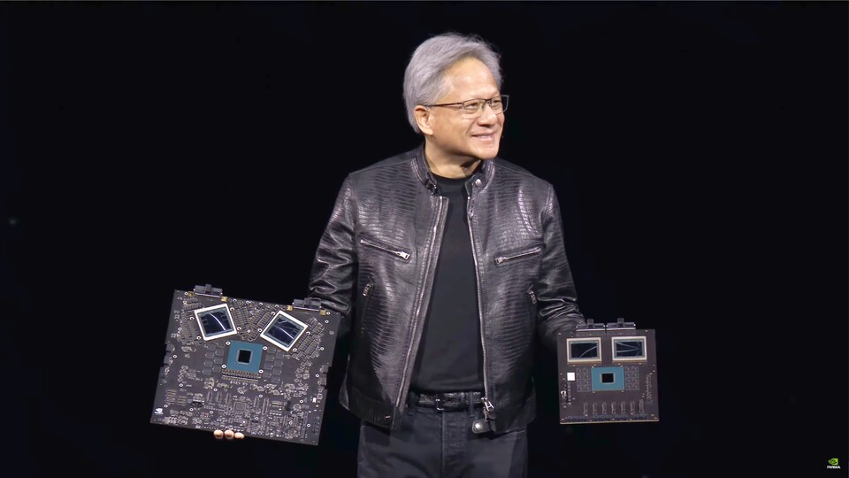 Hier zeigt Nvidias CEO Jensen Huang stolz die neusten (und extrem schnellen) KI-Chips des GPU-Herstellers.