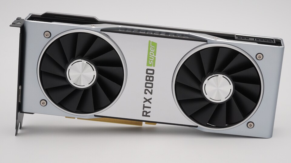 Nvidia lässt auch die beiden Lüfter der Geforce RTX 2080 Super FE schneller rotieren als die der normalen Modelle.