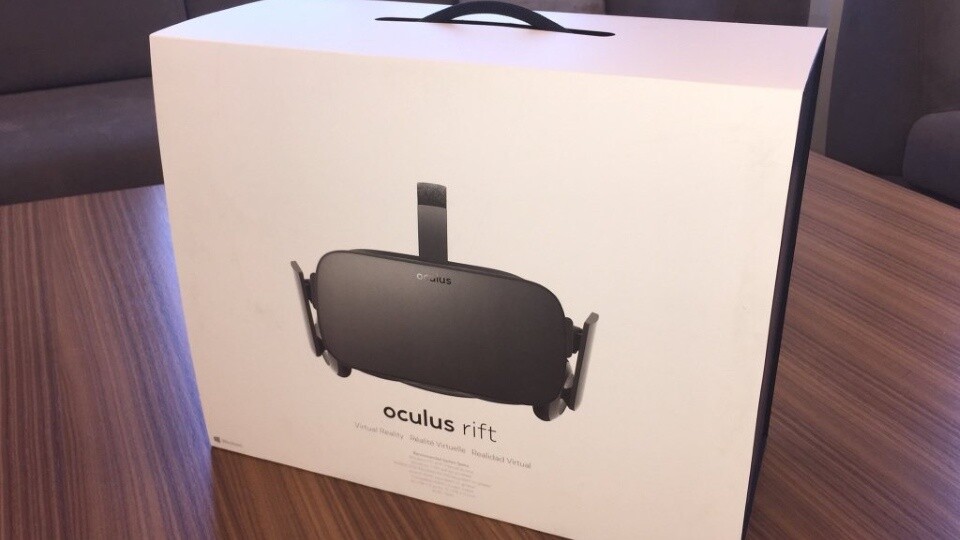 Das Oculus Rift wird in dieser Verpackung verschickt. (Bildquelle: Brendan Irbe/Twitter)