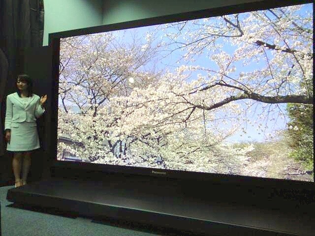 Der riesige UHDTV-Plasma-Fernseher von Panasonic