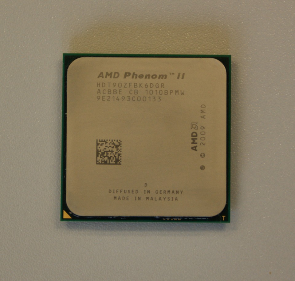 Phenom II X6 1090T : Aufrüstfreundlich: Wie die Quad-Core-Vorgänger passt der Sechskern-Phenom in den Sockel AM3 und AM2+.