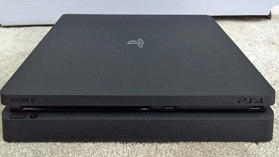 Ein britischer Händler bietet die Slim-Version der PlayStation 4 für 380 Pfund an.