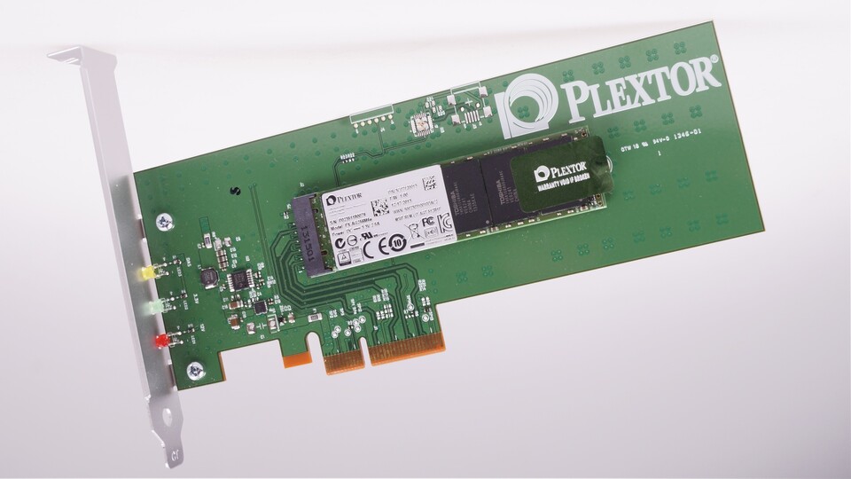 Die Plextor M6E will mit schneller PCI-Express-Anbindung herkömmliche SATA-3-SSDs überflügeln.