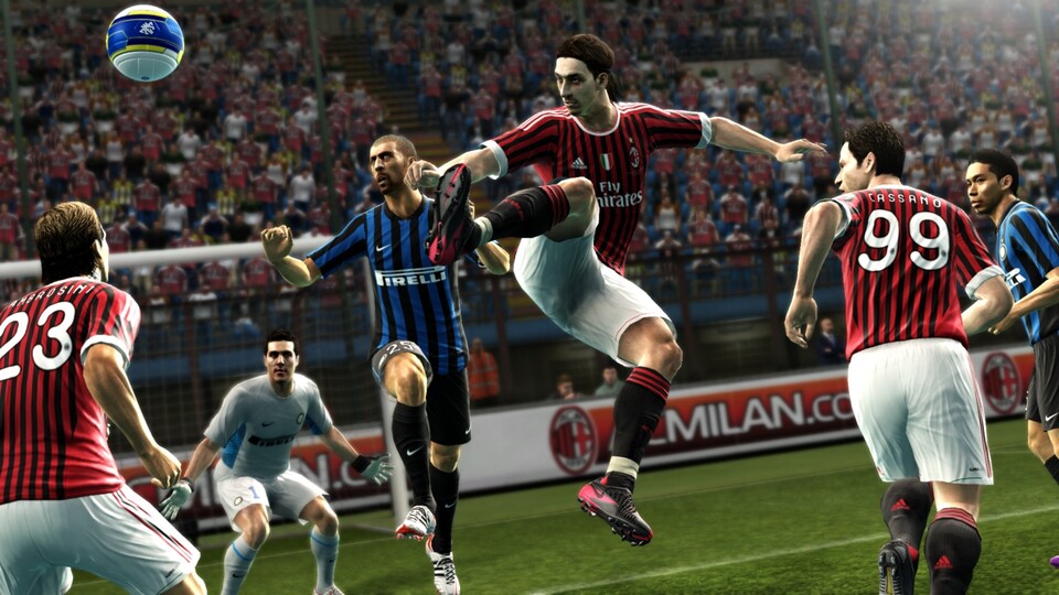 Pro Evolution Soccer 2013 bietet einen erweiterten Online-Modus.