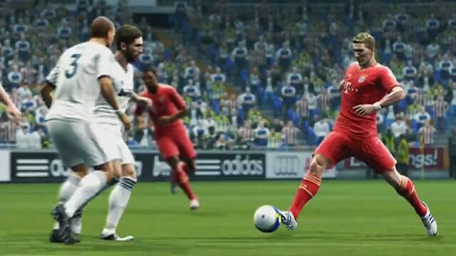 PES 2013: Mit Release erscheint auch der erste DLC.