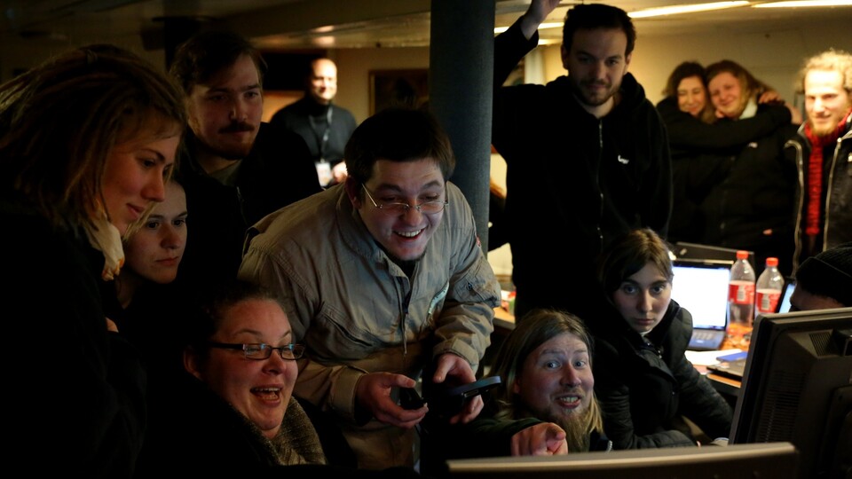 Das Spiel endete mit einem furiosen Showdown auf der Brücke - hier staunt die Spielleitung gerade über die filmreifen Szenen auf den Überwachungskameras. (Foto: Norman Liebold)