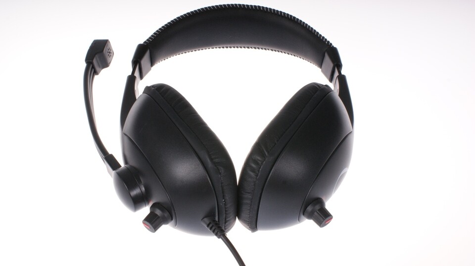 Die an den beiden Ohrhörern untergebrachten Drehknöpfe regeln die Lautstärke separat für jedes Ohr. Wir meinen: eine reichlich sinnlose Funktion.