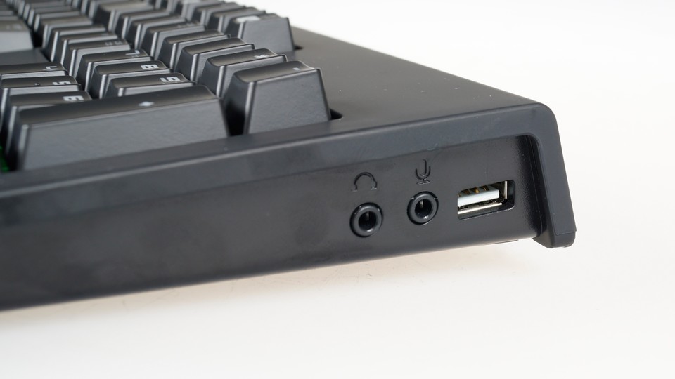 Auch die aktuelle 2014er-Version der Black Widow Ultimate besitzt nur einen USB-2.0- statt USB-3.0-Port.