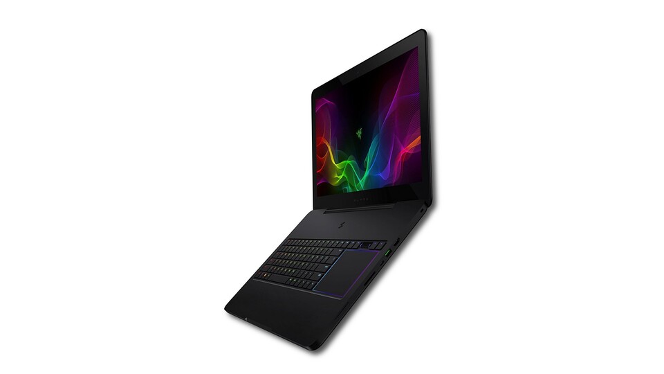 Trotz der durchaus flotten Hardware ist das Razer-Notebook relativ flach. Auch beim Gewicht schlägt es mit knapp über drei Kilogramm für ein 17,3-Zoll-Modell nicht zu sehr über die Stränge.