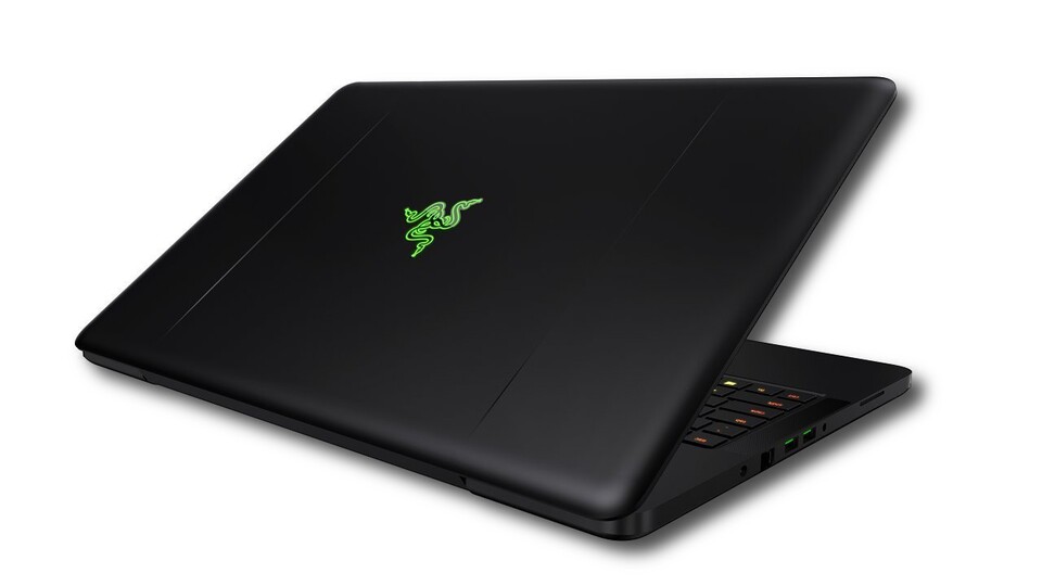 Abgesehen von dem für unseren Geschmack nicht zu aufdringlichen Razer-Logo ist das sehr stabile und schicke Aluminium-Gehäuse des Blade Pro schlicht gehalten.