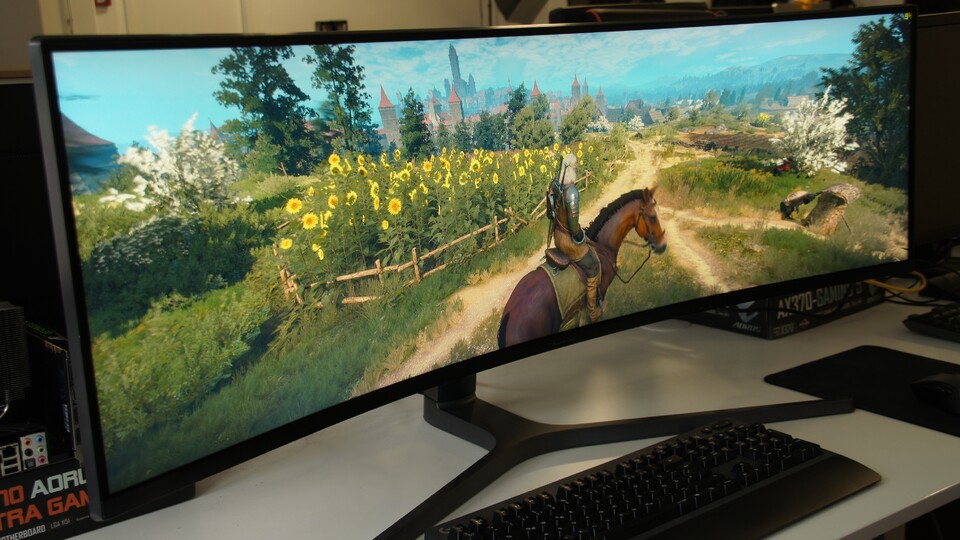 Der Samsung C49HG90 konnte im Gamestar-Test auch bei The Witcher 3 überzeugen.