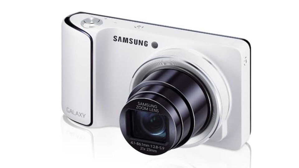 Die Samsung Galaxy Camera war schon fast mehr Kamera als Smartphone. Das »Android-Handy« hatte ein 21-fach-Zoomobjektiv. (Bild: Amazon)