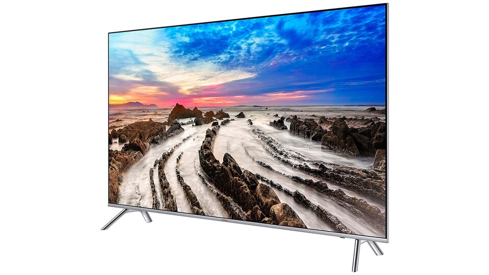 Der Samsung MU7009 mit 82 Zoll Diagonale erfordert ein großes Wohnzimmer.