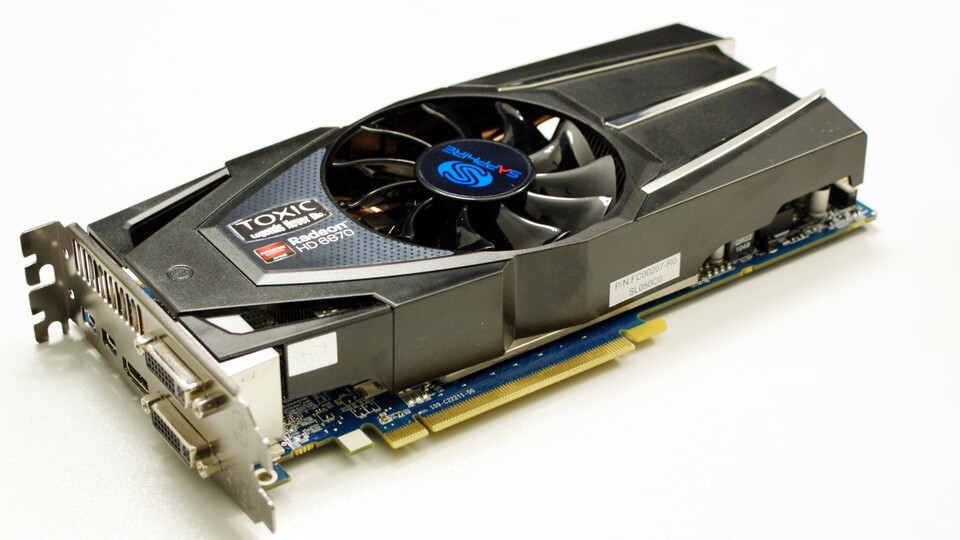 Die Sapphire Radeon HD 6870 Toxic ist teils schneller als eine Geforce GTX 560 Ti, kostet aber weniger.