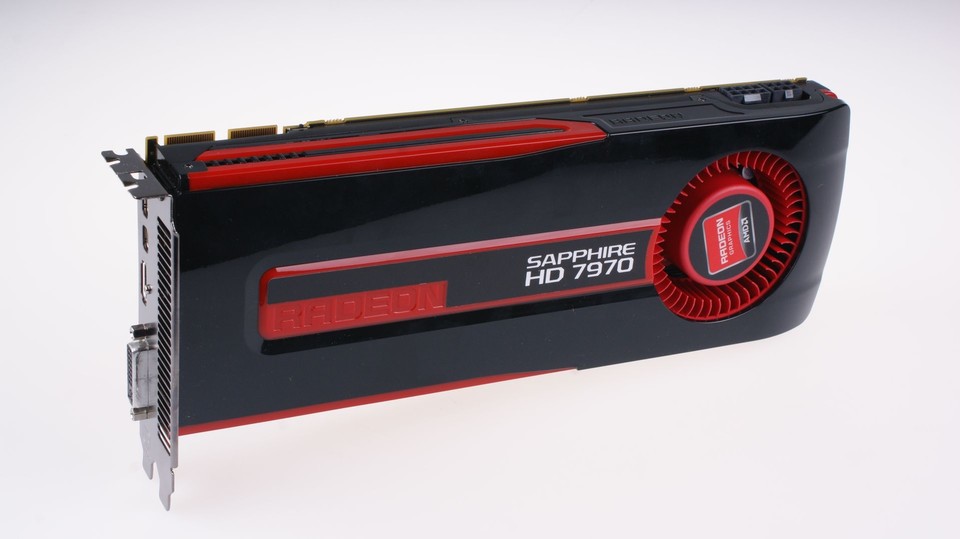 Die Sapphire Radeon HD 7970 entspricht dem Referenzdesign von AMD bis ins letzte Detail.