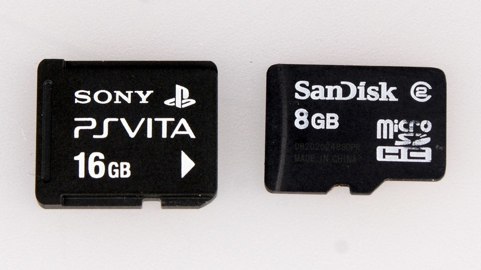 Die Playstation Vita Memory Cards erinnern an die gängigen Micro-SD-Speicherkarten, sind aber etwa drei Mal so teuer.