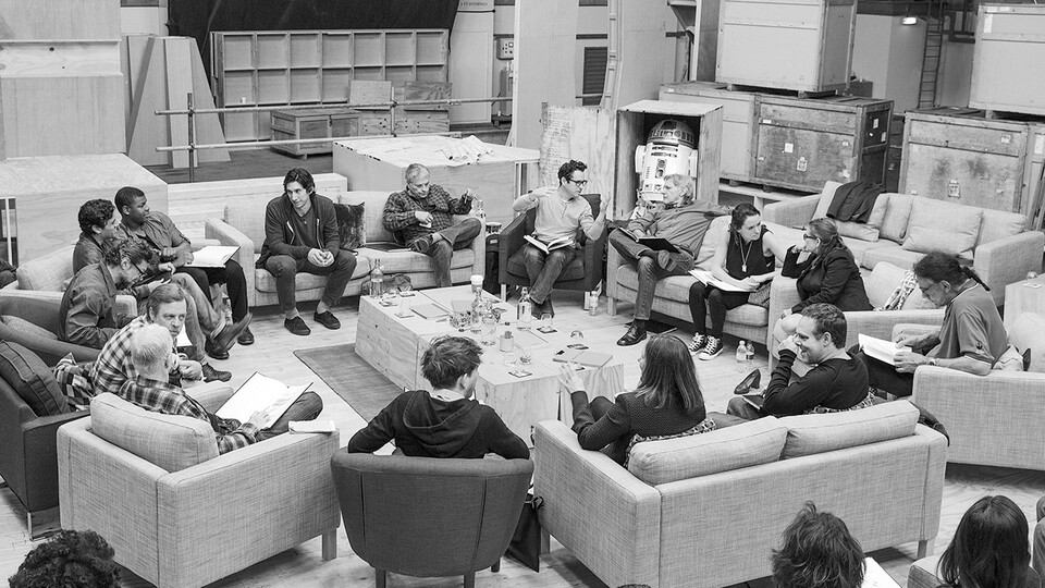 Das erste offizielle Bild des Episode 7-Casts - inklusive Mark Hamill und Harrison Ford.