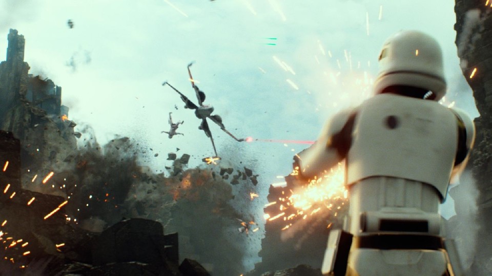 Disney zeigt Details und Vorschau auf die entfallenen Szenen zu Star Wars: Das Erwachen der Macht.