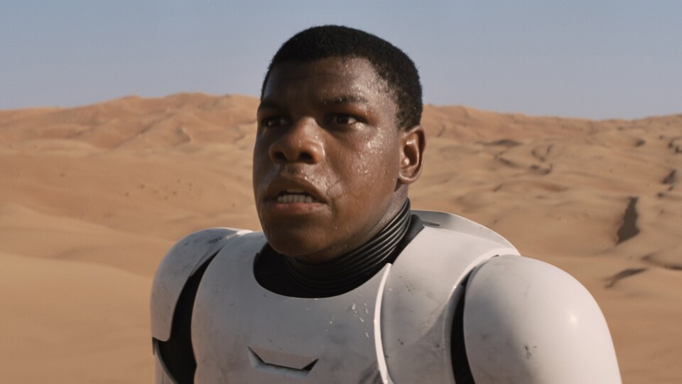 Star Wars: Episode 7 - TV-Spot: John Boyegas Finn mit einem Lichtschwert