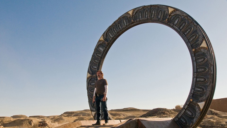 Roland Emmerichs geplantes Stargate-Reboot als neue Film-Trilogie liegt auf Eis.