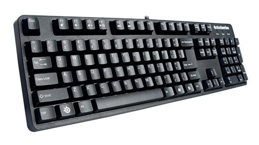Für eine Tastatur mit vollen 105 Schaltern ist die Steelseries 6Gv2 durch die schmalen Einfassungen vergleichsweise kompakt.