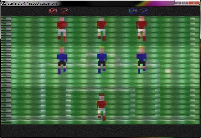 Hier sehen Sie Atari 2600 Soccer mit aktivieren TV-Effekten, die die Darstellung auf modernen TFTs an die Optik der damaligen Fernsehgeräte anpassen soll.