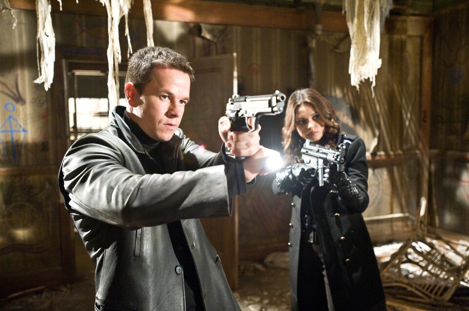 Max Payne (Mark Wahlberg) und Mona Sax (Mila Kunis) suchen gemeinsam den Mörder von Monas Schwester.