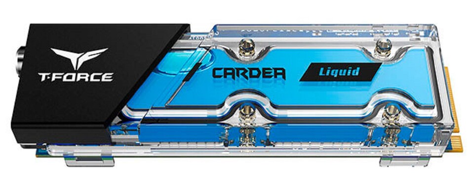 Das blaue Kühlwasser der Cardea Liquid SSD kann ausgetauscht werden (Bild: Team Group)