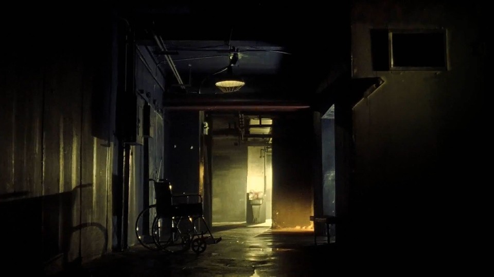 The Evil Within beginnt in einer vermeintlich verlassenen Irrenanstalt. (Szene aus dem Live-Action-Trailer.)