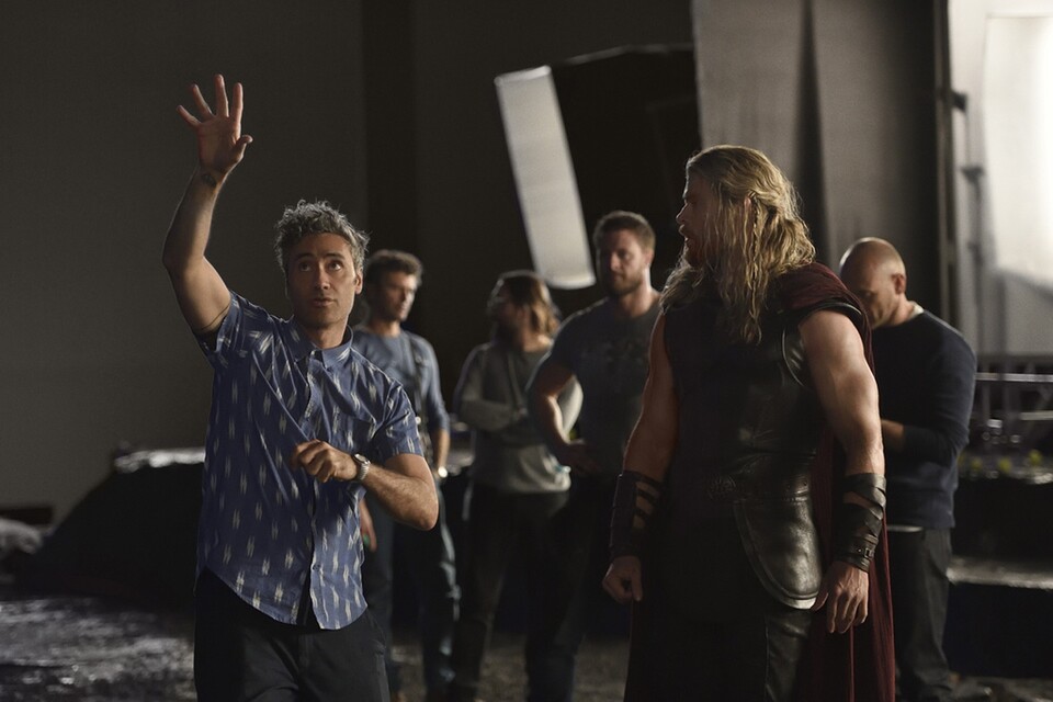 Erstes Set-Bild mit Chris Hemsworth und offizielle Story zum Film Thor: Ragnarok.