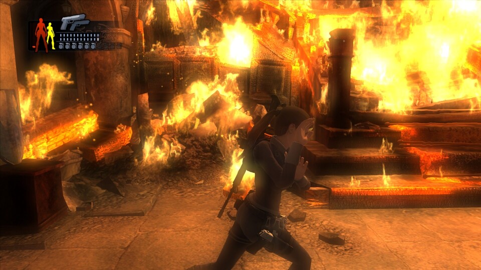 Großartige Animationen: Lara hebt die Hände schützend vors Gesicht, wenn sie nah an Flammen vorbeiläuft.