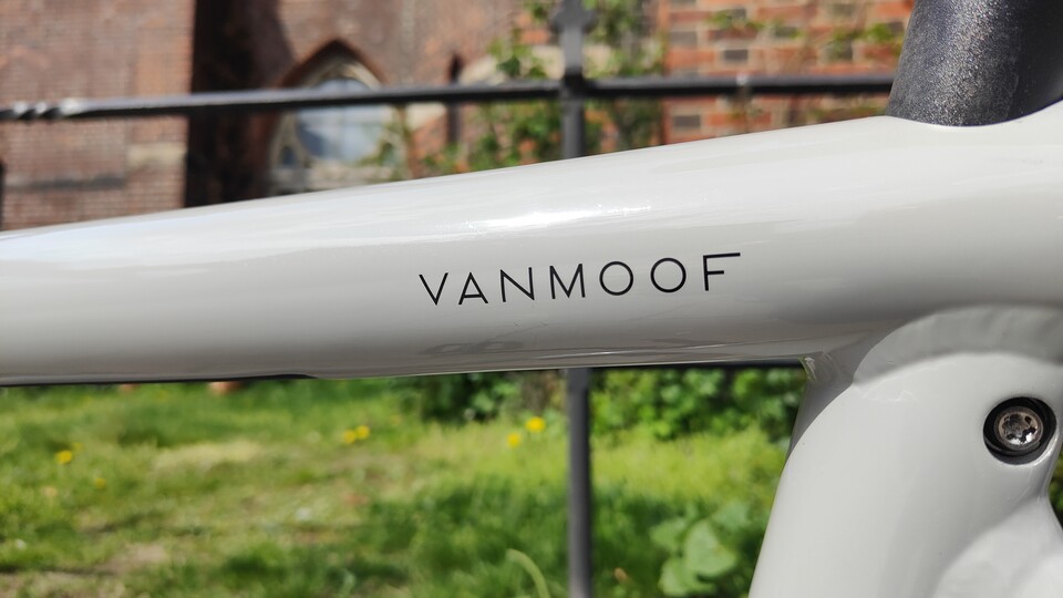 Das Gestell des VanMoof S5 wirkt deutlich bulliger als das vieler anderer Fahrräder.
