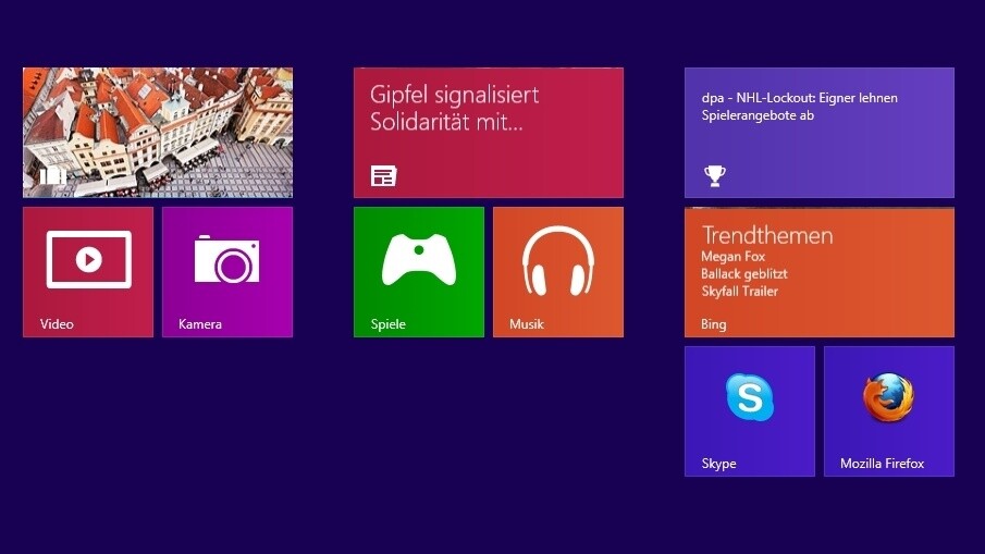 Die für Desktop-Verknüpfungen gedachten, meist niedrig aufgelösten Icons von Programmen wie hier Skype und Firefox wirken neben den schicken Metro-Kacheln deplatziert.
