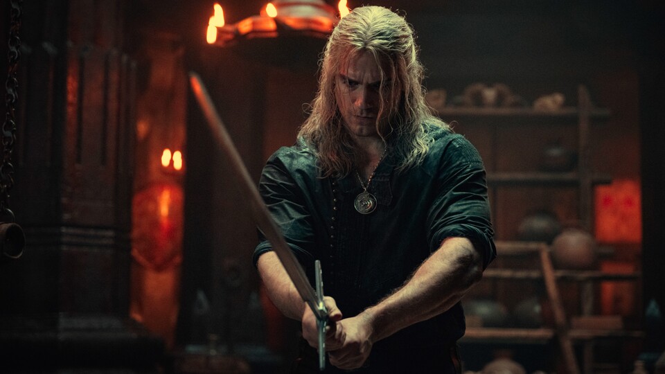 Geralt greift leider nur selten zum Schwert. Wenn doch, sind die Kämpfe aber wieder toll anzuschauen.